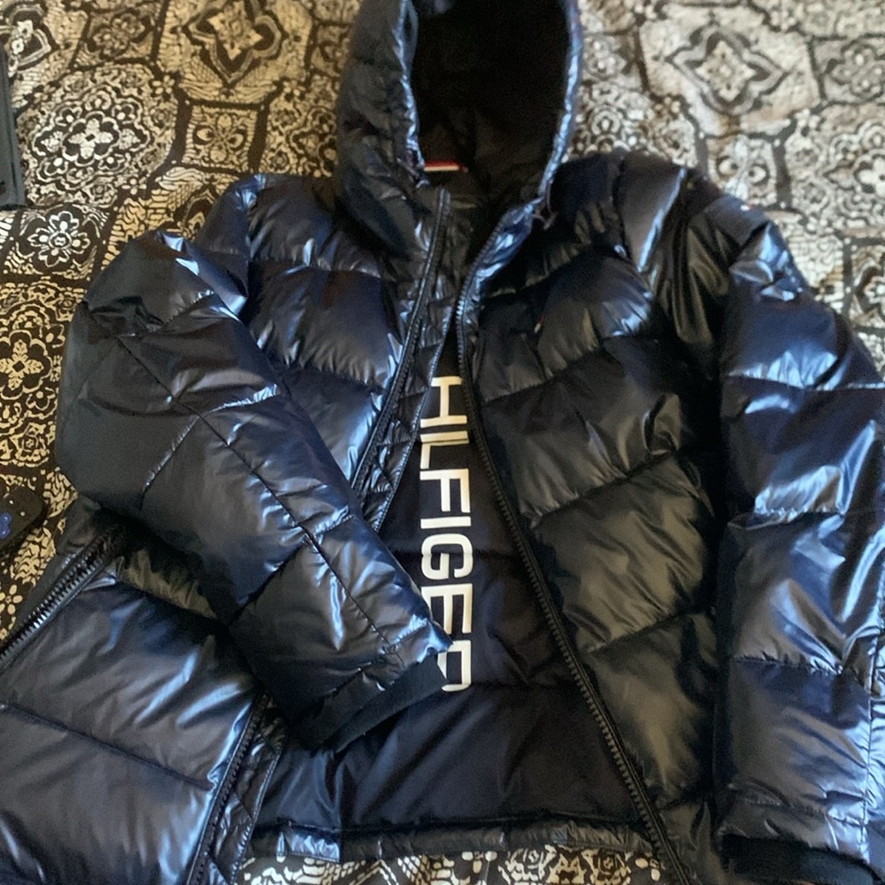 Only worn 3 times tommy hilfiger puffer jacket clean condition